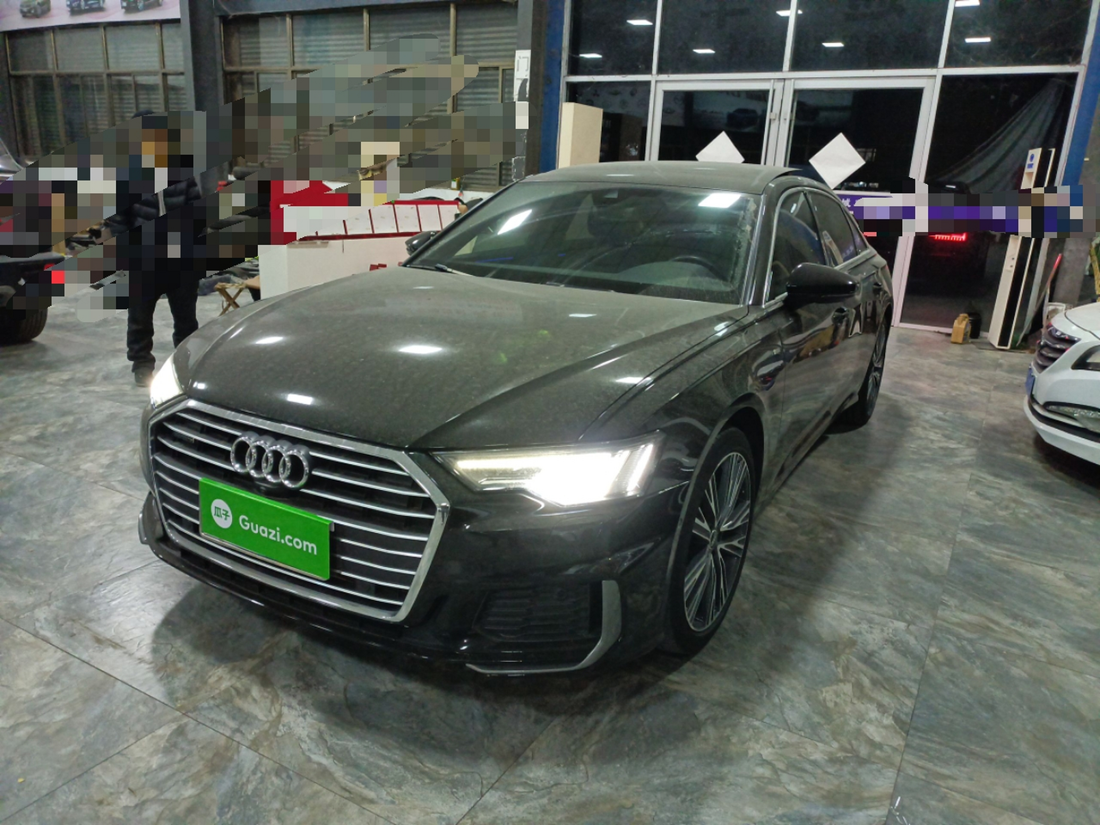 Под передней частью автомобиля