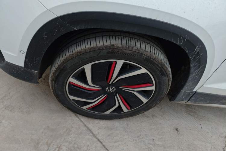 Used Volkswagen Tharu 2024 300TSI Two-Wheel-Drive Moon Luxury Edition
