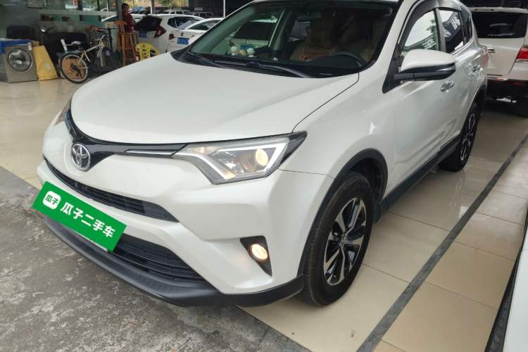 Used Toyota RAV4 2016 2.0L CVT Two-Wheel Drive Fashion Edition China V Standard