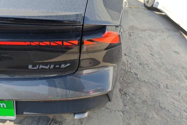 Used Changan UNI-V 2024 1.5T High-Energy Version
