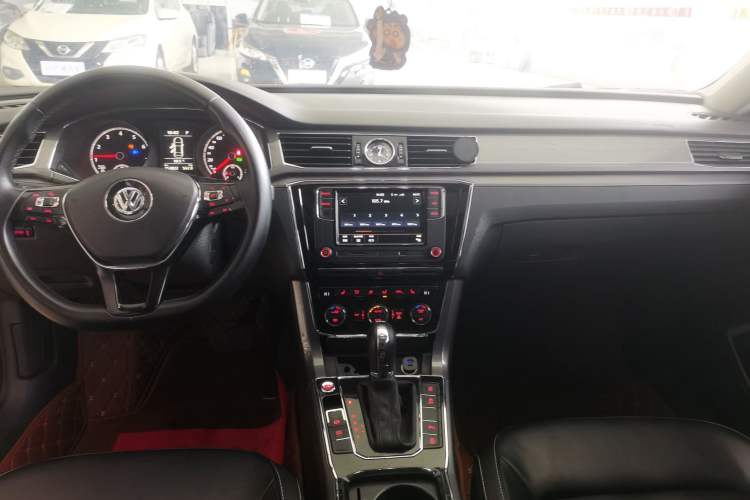 Used Volkswagen Passat 2017 330TSI DSG Luxury Edition
