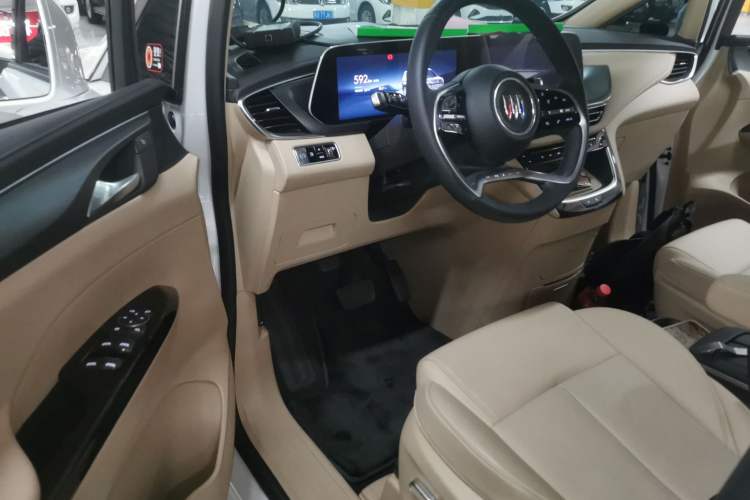 Used Buick GL8 New Energy 2025 Lu Shang Luxury Edition 7-Seater
