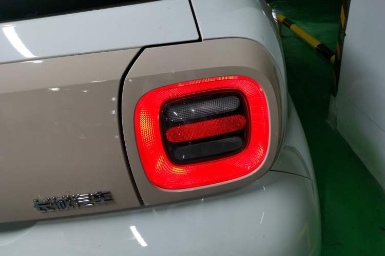 Used ORA Black Cat 2022 301km Base Version Ternary Lithium
