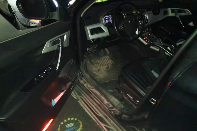 Used Geely Auto Emgrand X7 Sport 2018 1.8TD Automatic Two-Wheel Drive Smart 4G Connected Version
