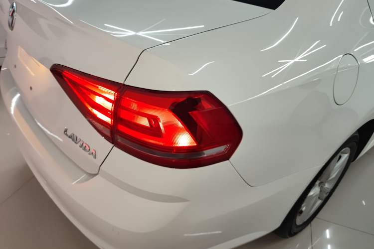 Used Volkswagen Lavida 2017 1.6L Automatic Fashion Edition
