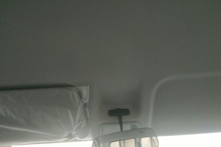 Used Wuling Yangguang 2024 300KM Comfort Version Passenger Van 75kW
