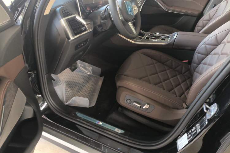 Used BMW X5 2023 xDrive 30Li Luxury M Sport Package
