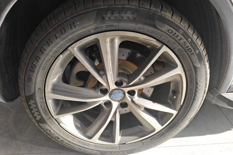 Used BYD Tang New Energy 2018 DM 2.0T All-Wheel Drive Smart Connectivity Luxury Model 7 Seats China V Emission Standard