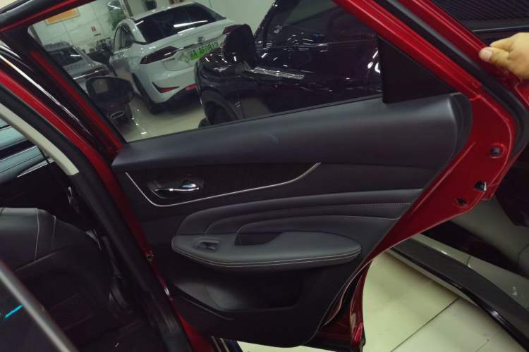 Used Venucia V 2023 260T Idol Edition Pro
