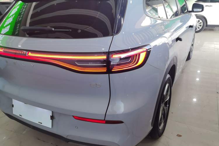 Used  E5 2024 440km Launch Edition
