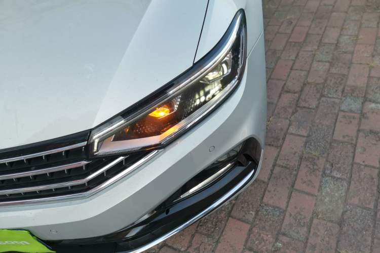 Used Volkswagen Magotan 2023 2 Million Units Limited Edition 330TSI DSG Leading Version
