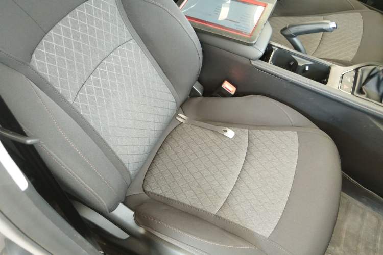 Used Roewe i5 2023 1.5L Manual Comfort Edition
