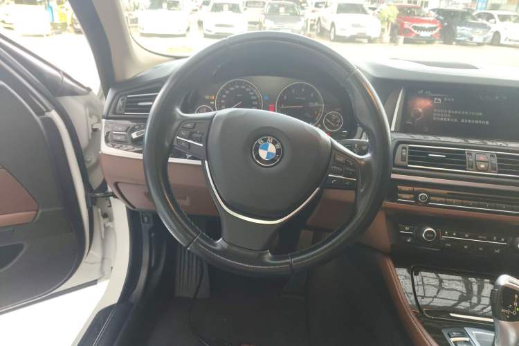 Used BMW 5 Series 2014 528Li Leading Model
