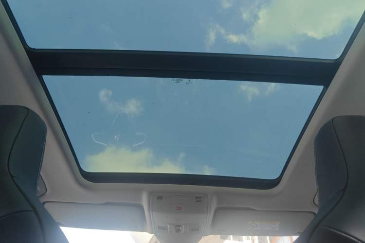 Used Volkswagen Tharu 2025 NewRui 300TSI Prestige Edition
