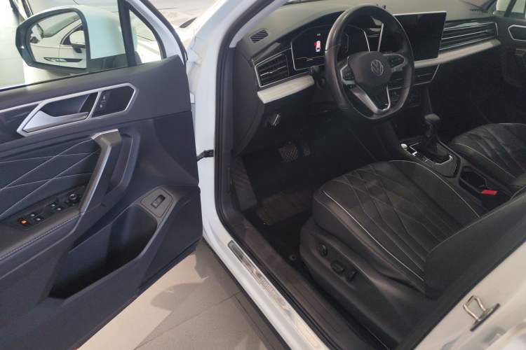 Used Volkswagen Tiguan L 2024 300TSI Automatic Two-Wheel Drive Smart Edition
