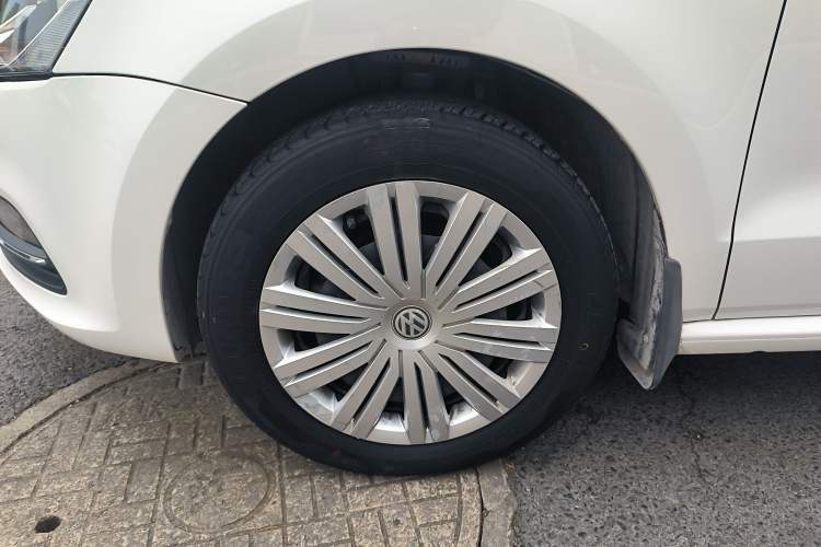 Used Volkswagen Polo 2016 1.6L Automatic Comfort Model