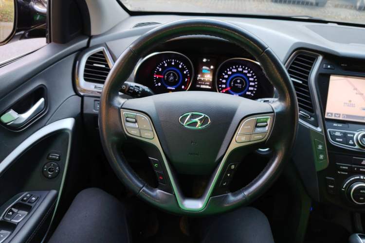 Used Hyundai Santa Fe 2015 2.4L Automatic Two-Wheel Drive Smart Version 5 Seats