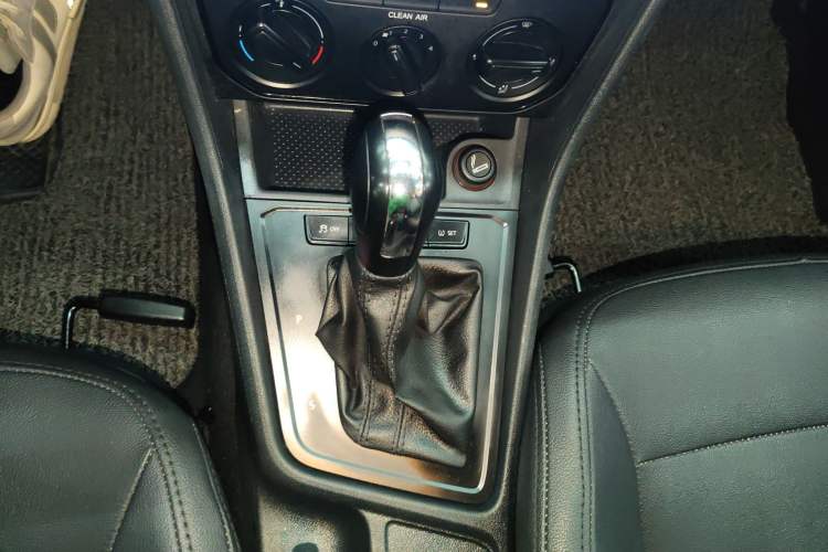 Used Volkswagen Lavida 2015 1.6L Automatic Fashion Edition