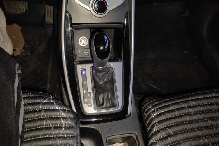 Used Hyundai Elantra 2015 1.6L Automatic Leading Model
