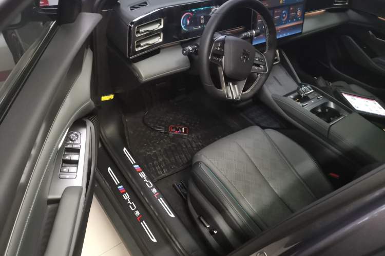 Used BYD Qin L 2024 DM-i 120KM Excellence Model
