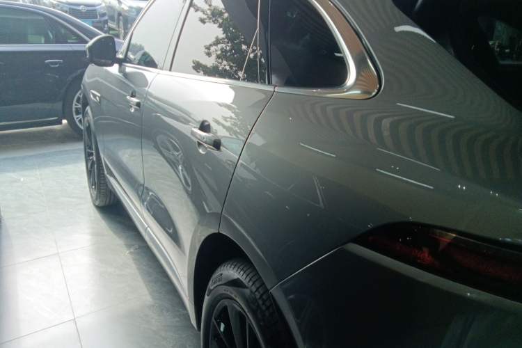 Used Jaguar F-PACE 2021 250 PS R-Dynamic SE
