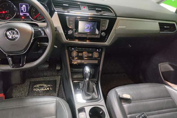 Used Volkswagen Touran 2016 Volkswagen Touran L 280TSI DSG Comfort Edition
