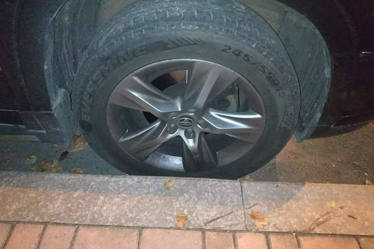 Used Toyota Highlander 2018 2.0T Four-Wheel Drive Luxury Edition 7 Seats China V Emission Standard
