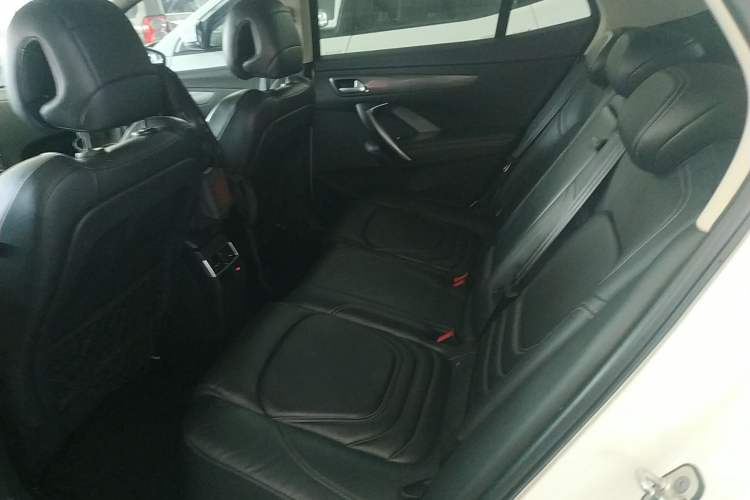 Used  6 2016 1.6T Luxury Edition THP160
