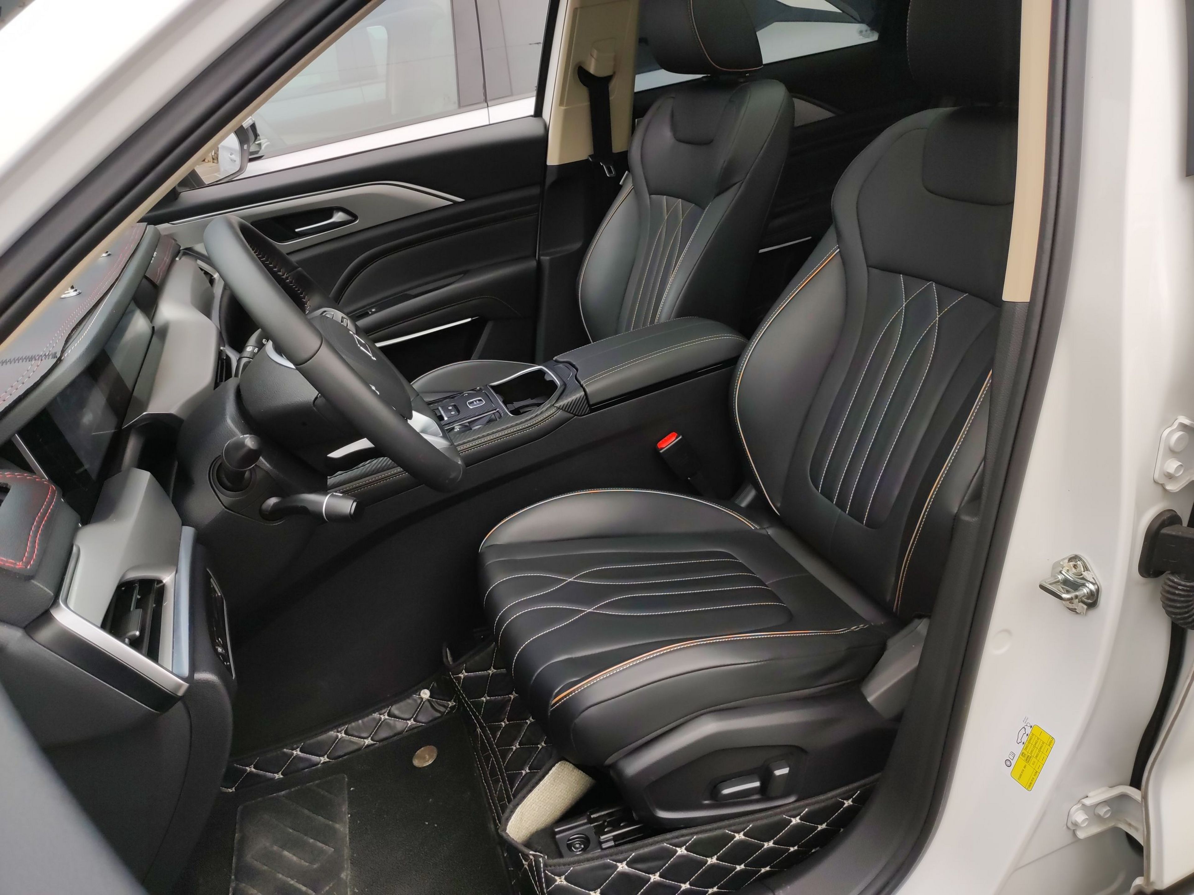 Переднее сиденье в автомобиле