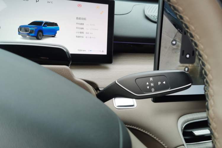 Used Chery Tiggo 8 PLUS 2025 290TGDI DCT Prestige 5-Seater
