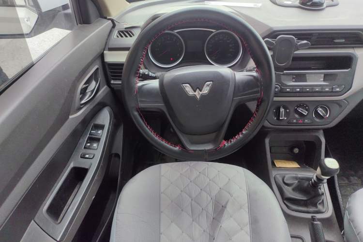 Used Wuling Hongguang 2019 1.5L S Standard Version China VI LAR
