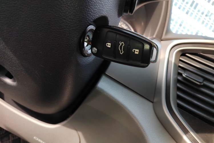 Used  M4 2019 Business & Travel Series 2.0L Manual Comfort Model China VI
