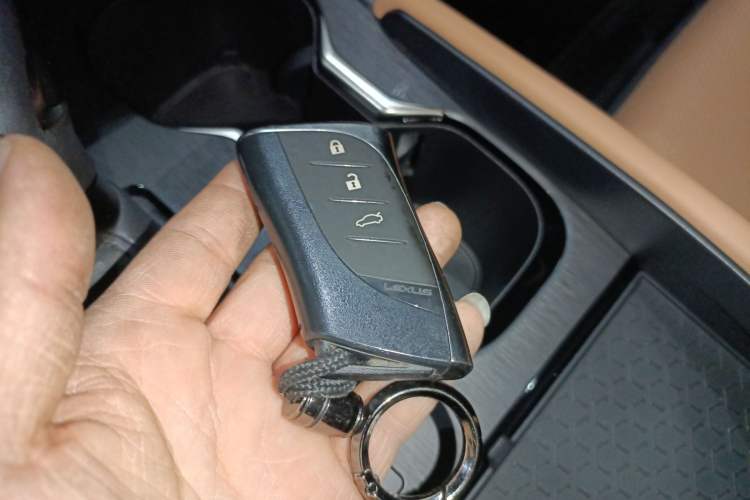 Used Lexus ES 2022 200 Excellence Edition
