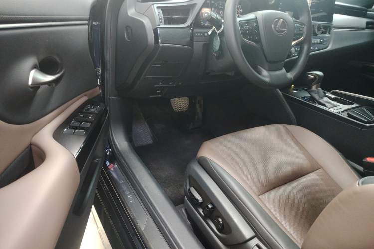 Used Lexus ES 2022 300h Excellence Edition