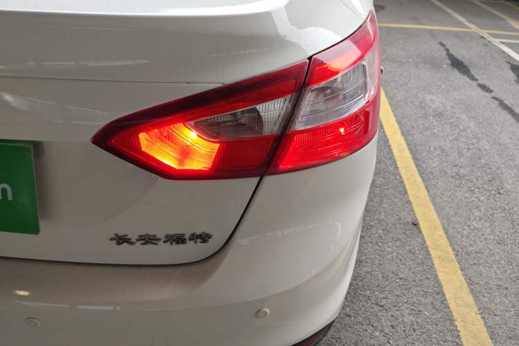 Used Ford Focus 2012 Sedan 1.6L Automatic Comfort Model
