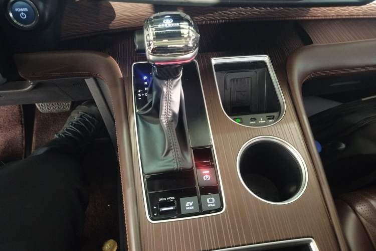 Used Toyota Granvia 2023 2.5L Hybrid Comfort Edition