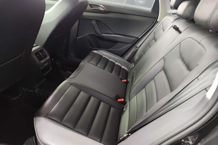 Used Volkswagen Tharu 2020 280TSI Two-Wheel Drive Luxury Plus Version China VI Standard
