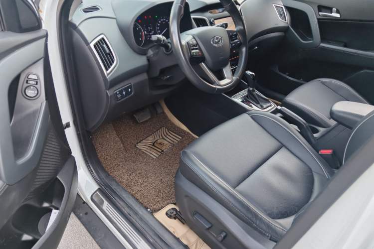 Used Hyundai ix25 2015 1.6L Automatic Two-Wheel-Drive Deluxe DLX Model
