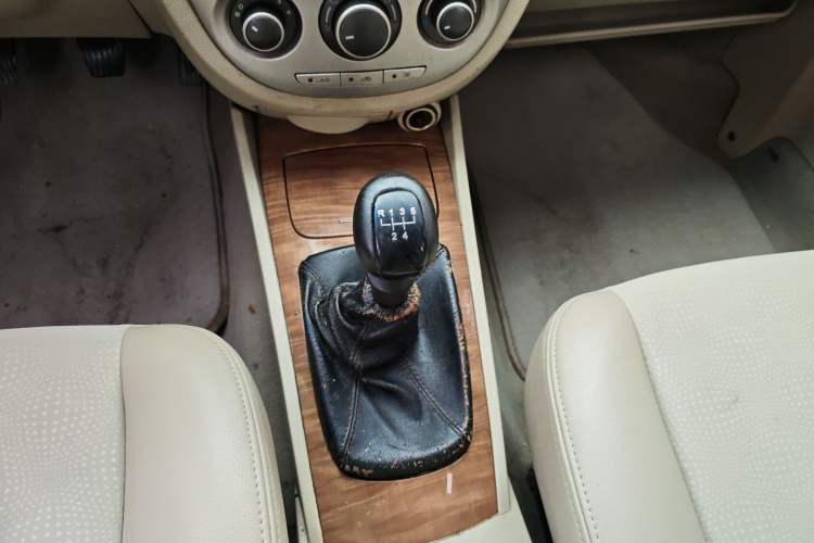 Used Buick Excelle 2015 1.5L Manual Classic Trim
