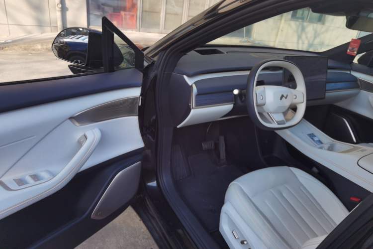 Used ONVO L60 2024 60 kWh Rear-Drive Version
