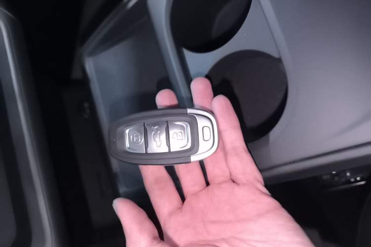 Used Hongqi E-QM5 2025 500km Range Commuter Version
