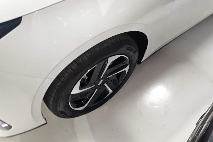 Used  L6 2024 125km PLUS Dragon Edition