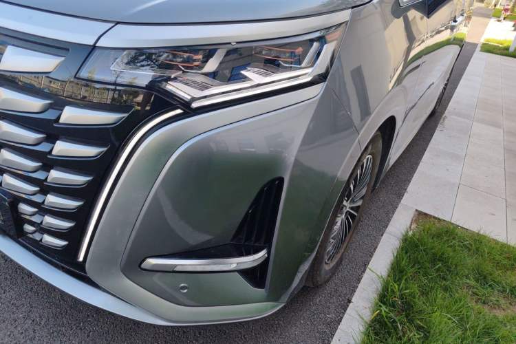 Used Denza D9 2022 DM-i 970 Four-Wheel Drive Flagship Model
