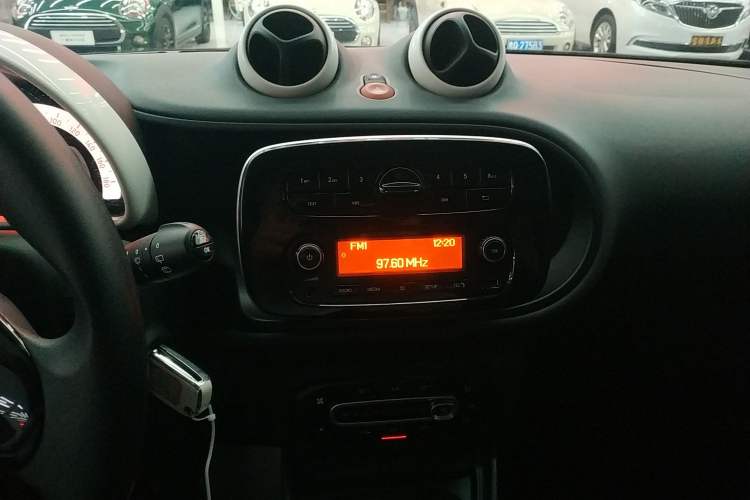 Used  forfour 2016 1.0L 52 kW Dynamic Edition
