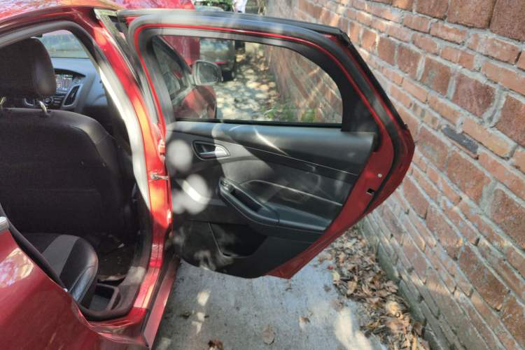 Used Ford Focus 2012 Hatchback 1.6L Automatic Fashion Edition
