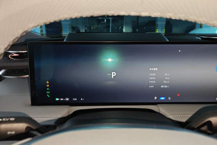 Used Geely Galaxy E8 2024 665 km Range Rear-Drive Starship Long-Range Version
