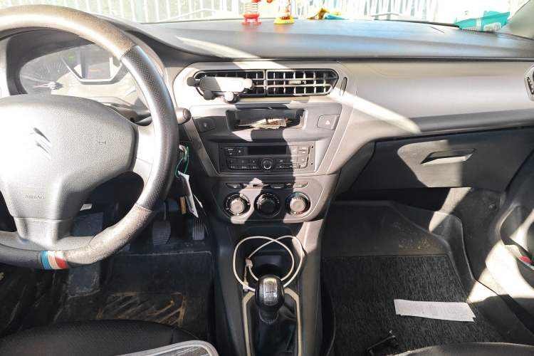 Used Citroen Elysee 2015 Zhishang Edition 1.6L Manual Fashion Model