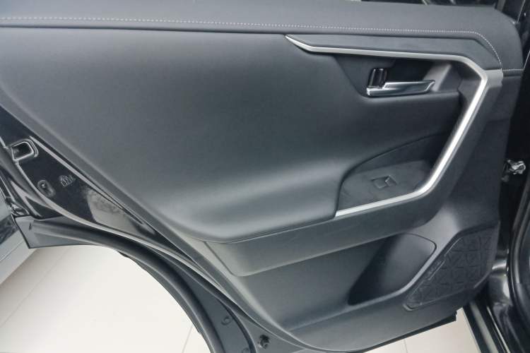 Used Toyota RAV4 2023 2.0L CVT Two-Wheel Drive Fashion Plus Edition
