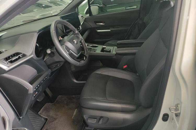 Used Toyota Sienna 2023 2.5L Hybrid Deluxe Edition