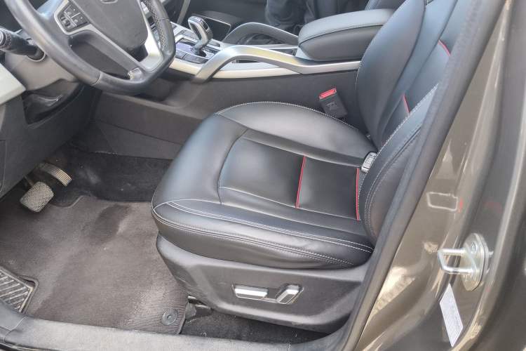 Used Geely Auto Emgrand X7 Sport 2020 1.8TD DCT Two-Wheel Drive Smart Connect 4G-Enabled Version
